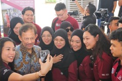 9fb879e8-110b-49c3-aadb-7ad232b7e788